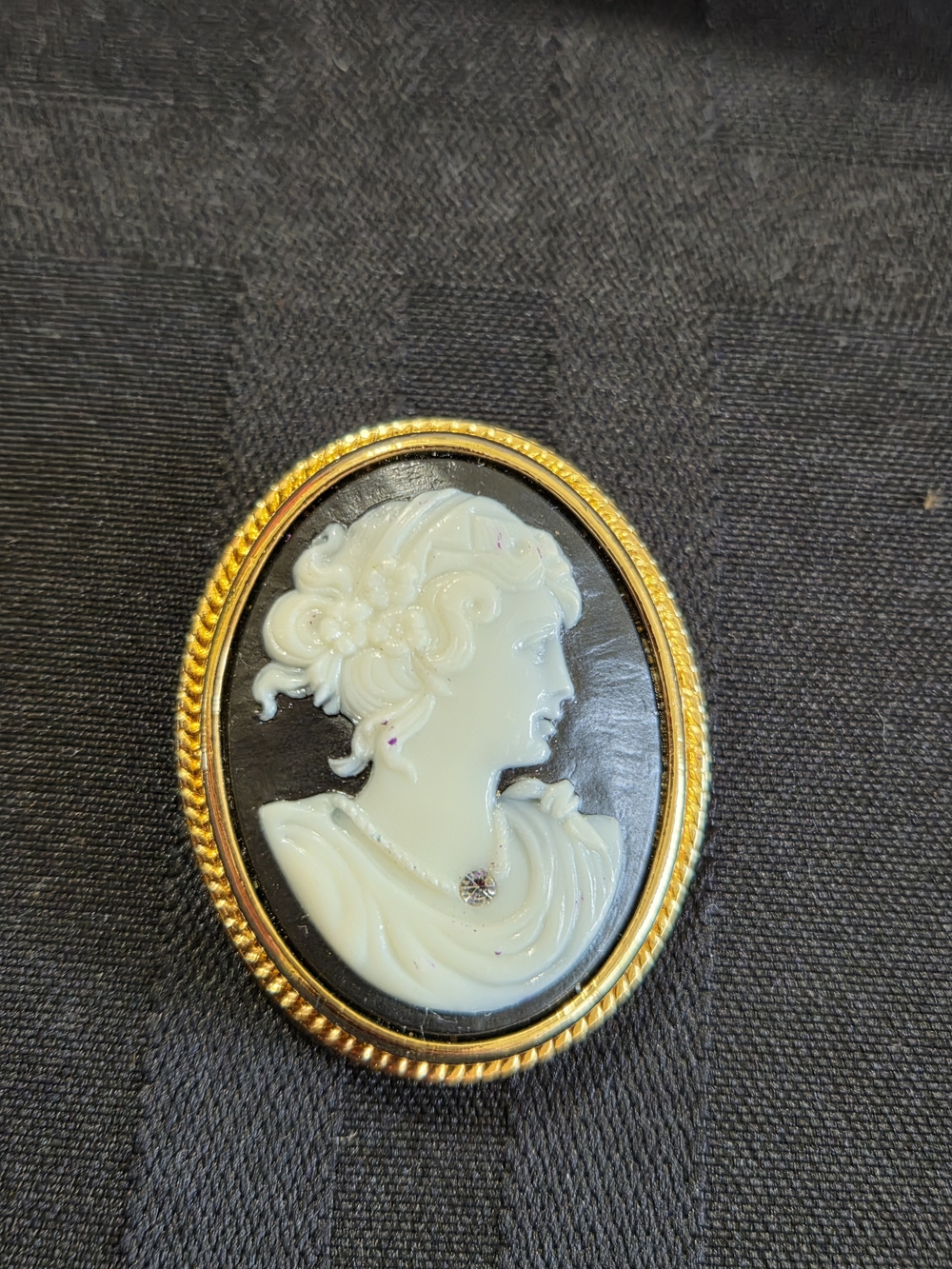Avon Victorian Black White Crystal Gold Cameo tone Pendant Brooch pin Vintage.
